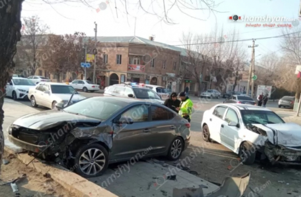 Արարատում բախվել են «Opel»-ը և «Hyundai Elantra»-ն